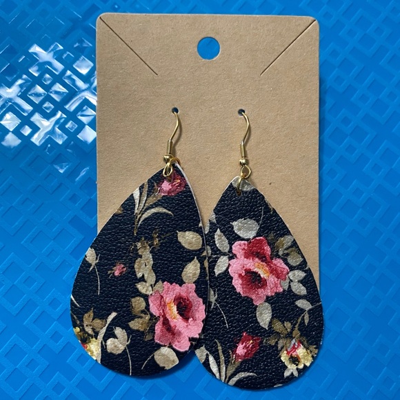 Black Pink Grandma Vintage Floral Earrings - Picture 3 of 4